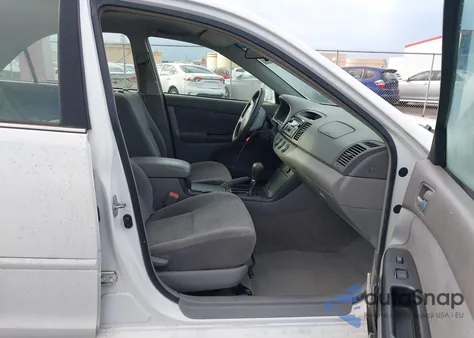 2006 Toyota Camry Le V6/Xle V6 z USA, uszkodzony, nr VIN JTDBF32K860167626